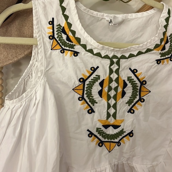 BABYDOLL SLEEVELESS BLOUSE WITH EMBROIDERED DETAIL - SIZE S/M - Picture 2 of 8